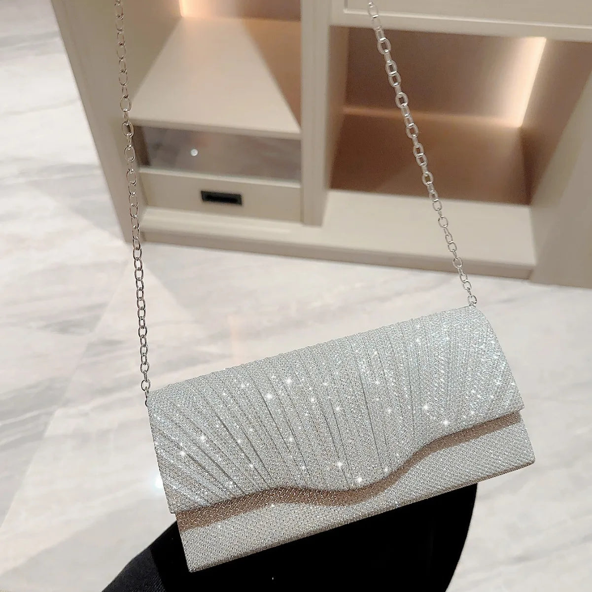 Elegant Silver Glitter Clutch Bag with Chain Strap – Perfect for Weddings, Parties & Evening Events